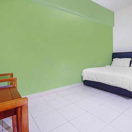 Hotel Night Queen Salak Tinggi Сепанг Екстериор снимка
