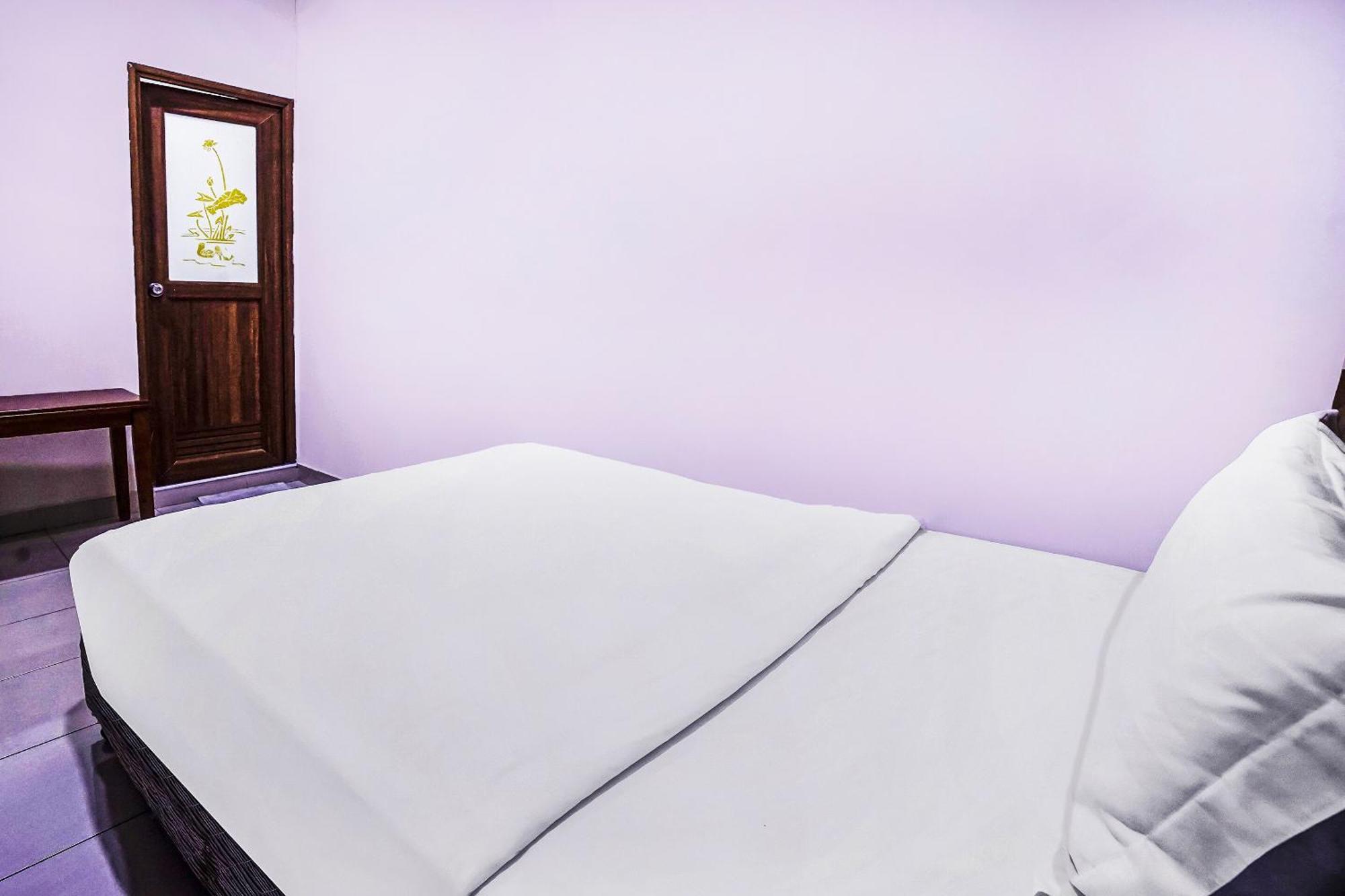 Hotel Night Queen Salak Tinggi Сепанг Екстериор снимка