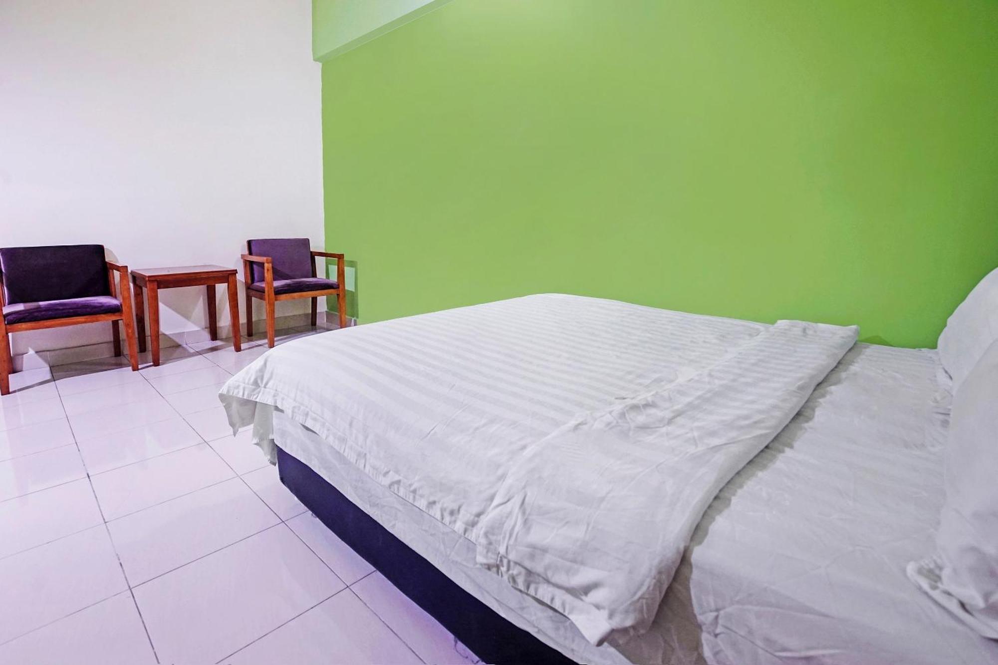 Hotel Night Queen Salak Tinggi Сепанг Екстериор снимка