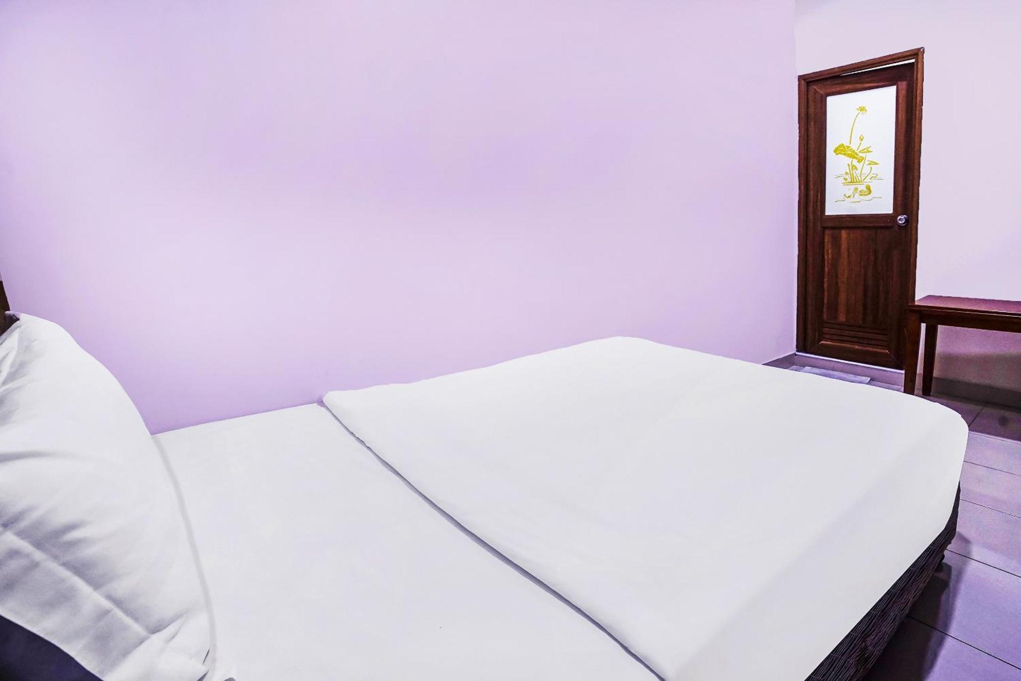 Hotel Night Queen Salak Tinggi Сепанг Екстериор снимка