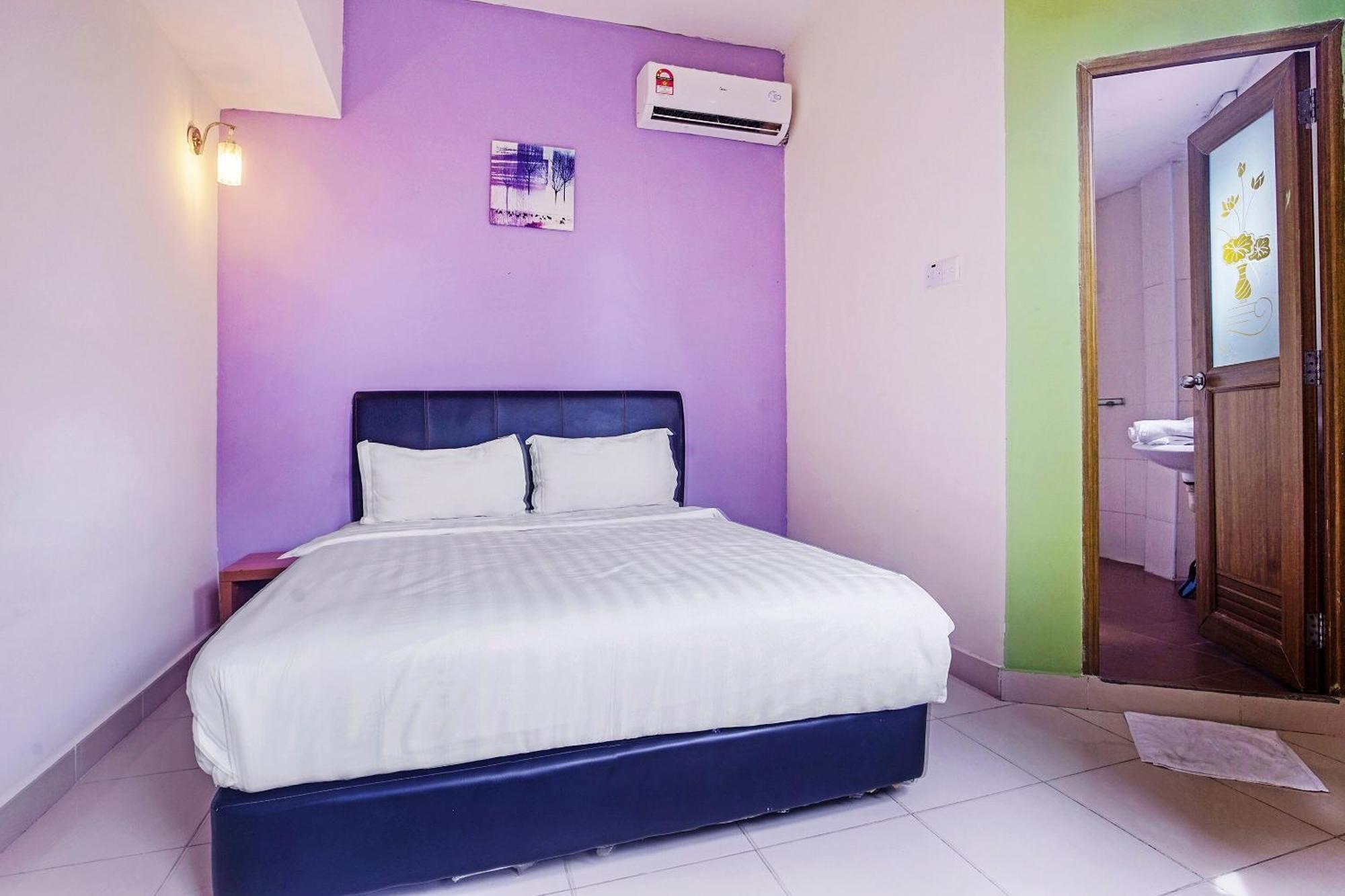 Hotel Night Queen Salak Tinggi Сепанг Екстериор снимка