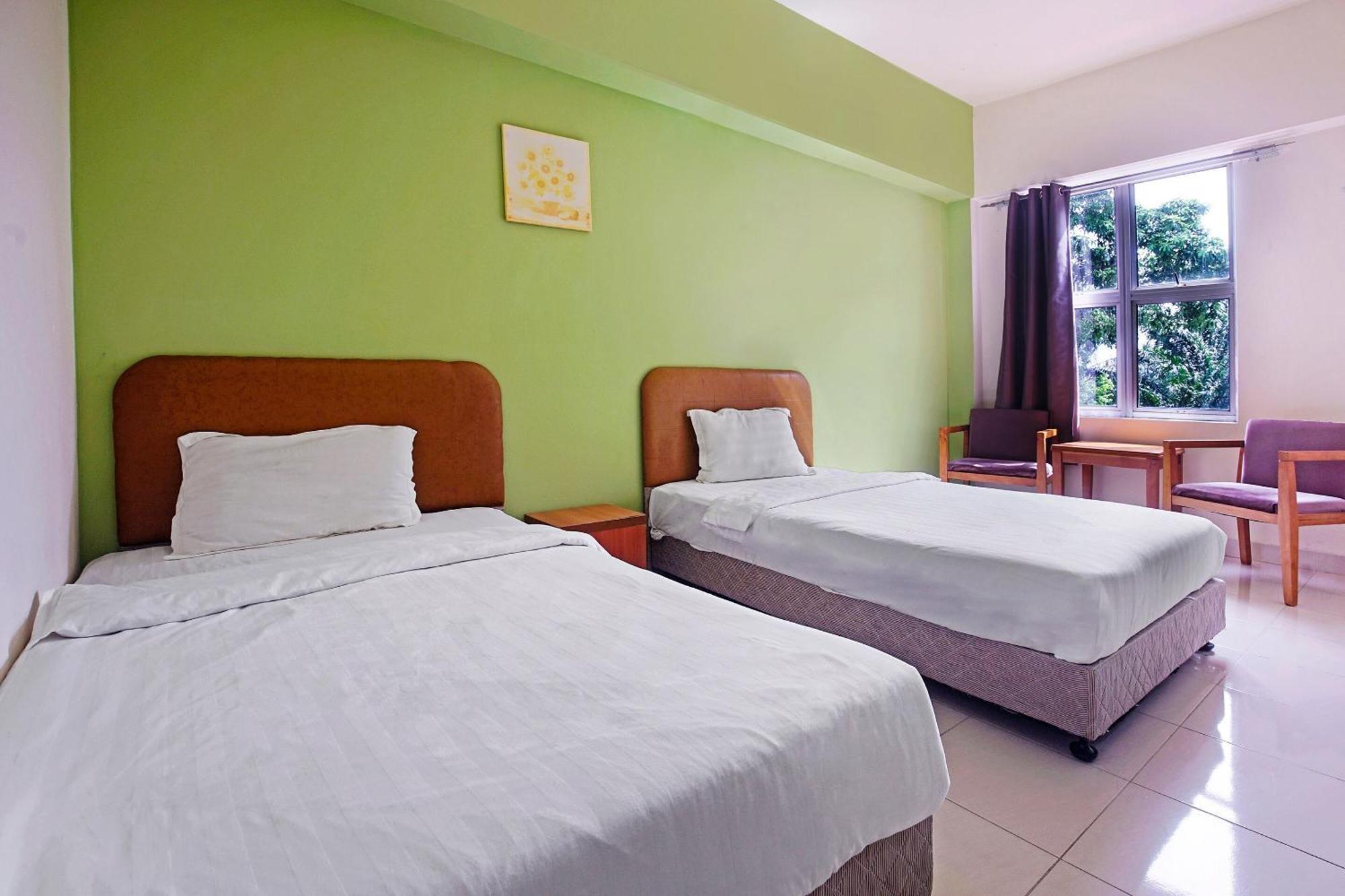 Hotel Night Queen Salak Tinggi Сепанг Екстериор снимка