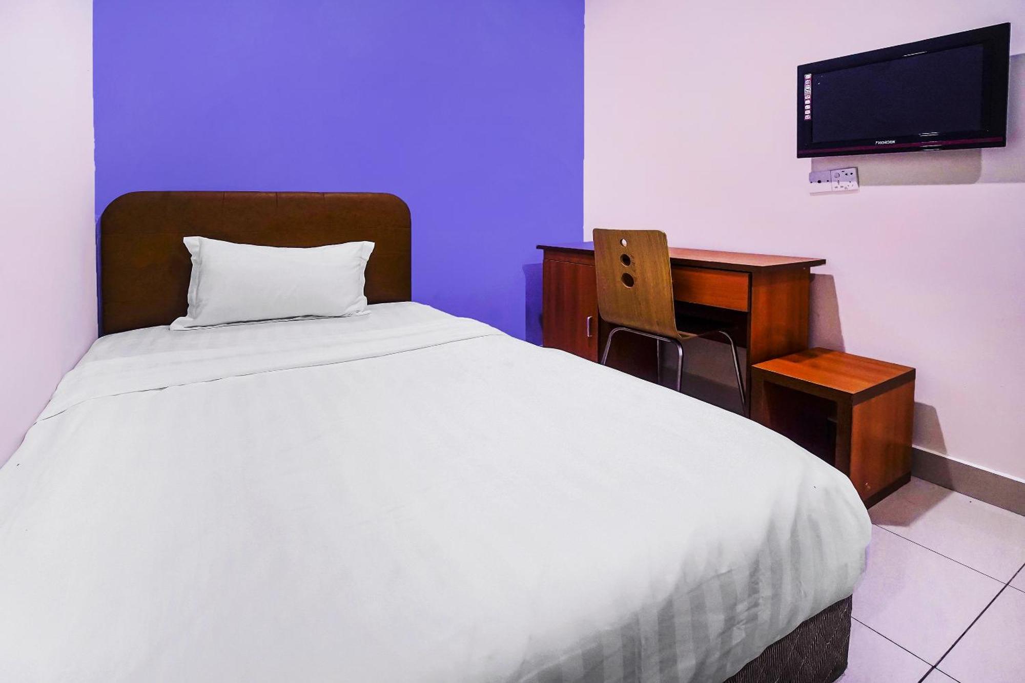 Hotel Night Queen Salak Tinggi Сепанг Екстериор снимка