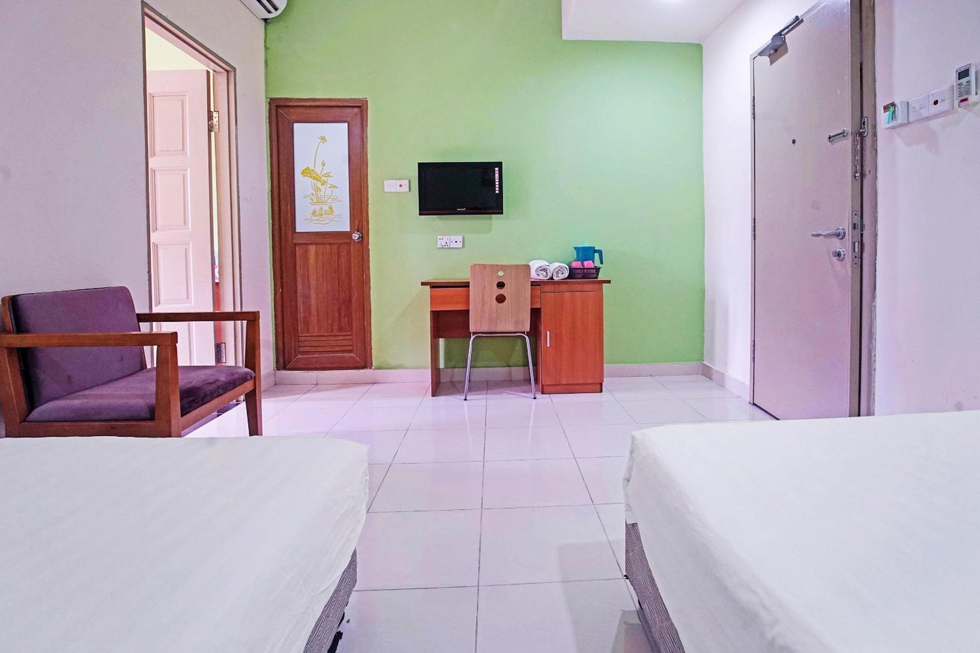 Hotel Night Queen Salak Tinggi Сепанг Екстериор снимка