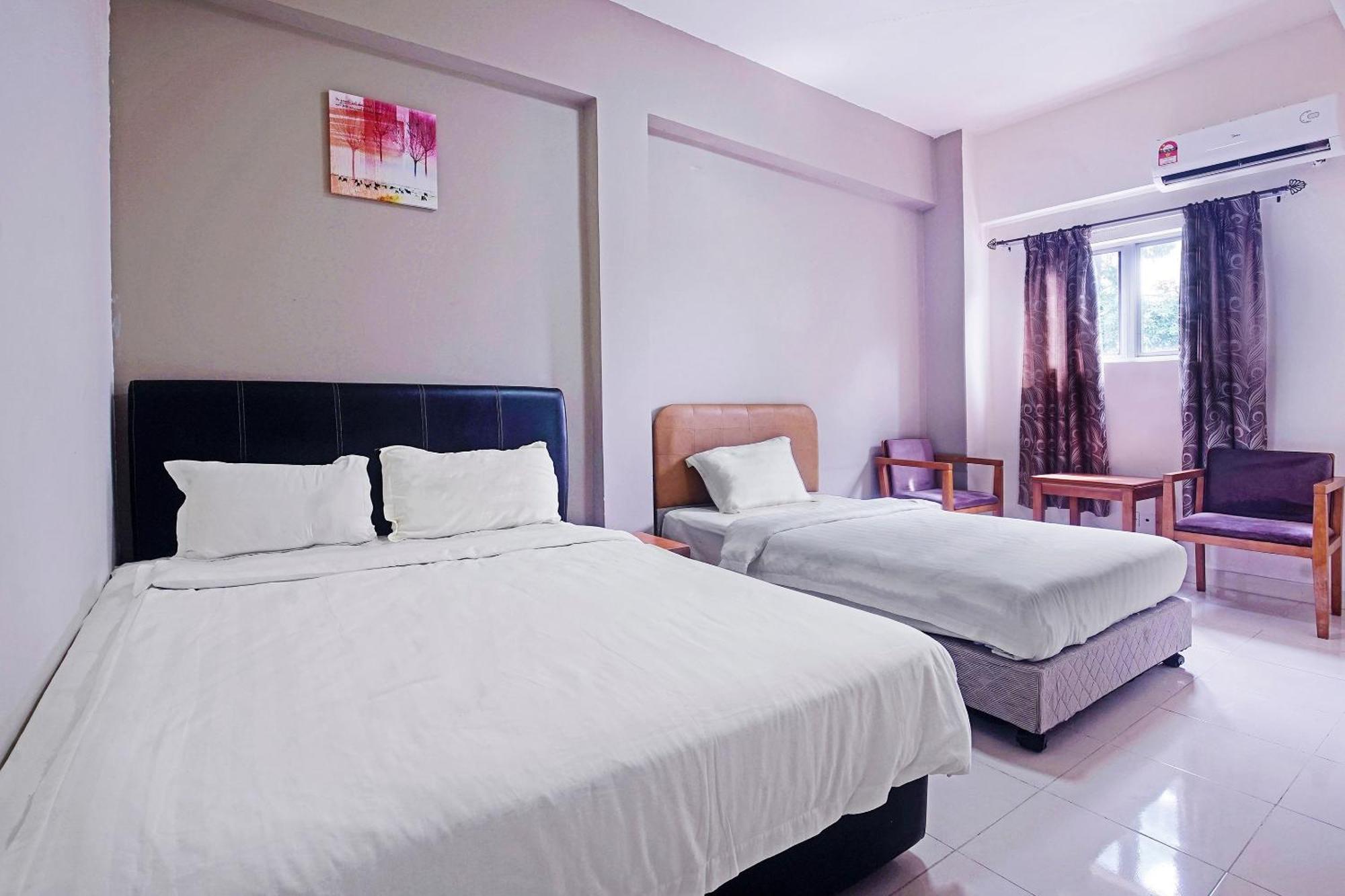 Hotel Night Queen Salak Tinggi Сепанг Екстериор снимка