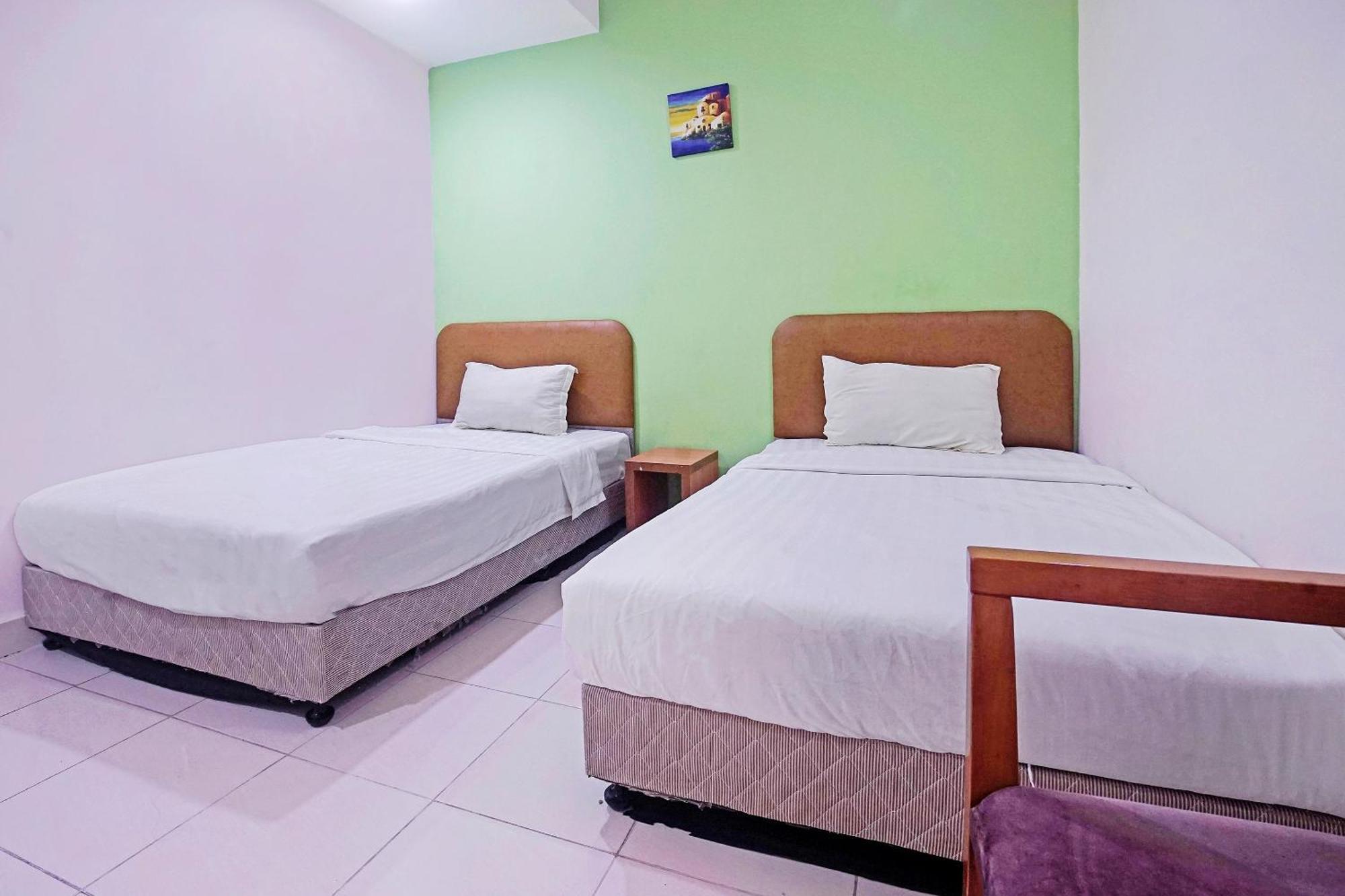 Hotel Night Queen Salak Tinggi Сепанг Екстериор снимка