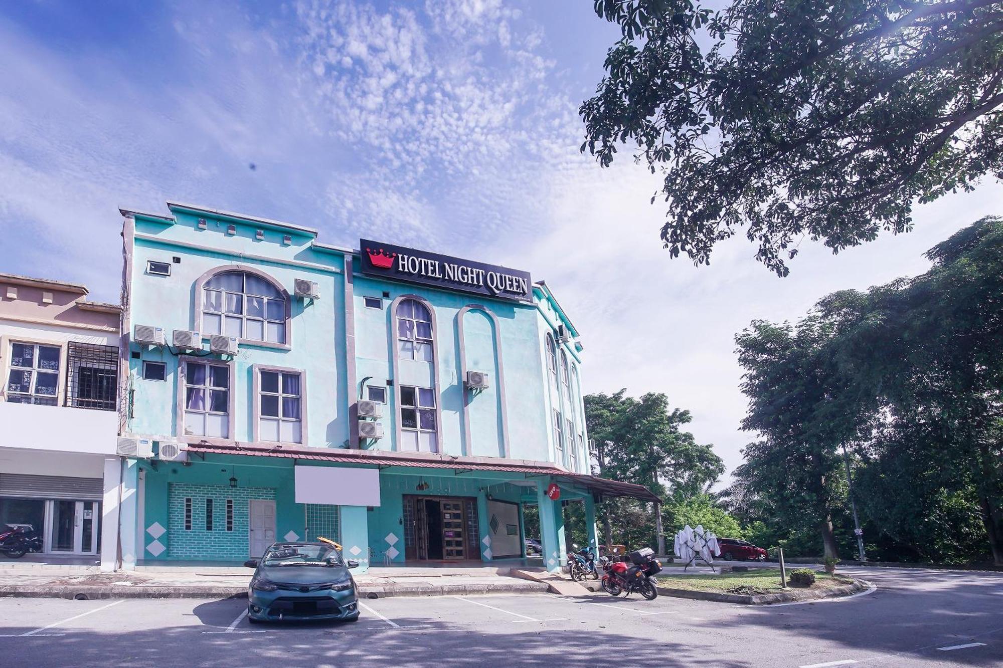Hotel Night Queen Salak Tinggi Сепанг Екстериор снимка